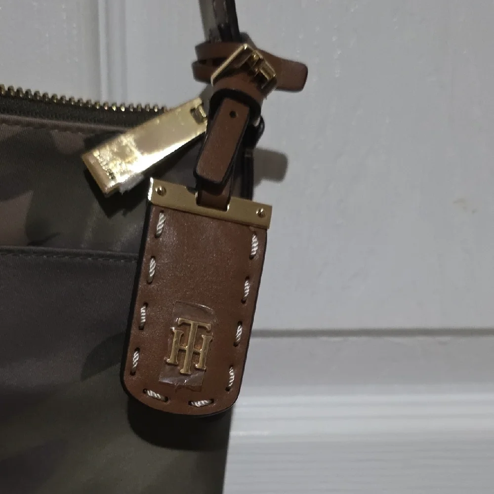 Tommy Hilfiger Camouflage Crossbody Bag‎